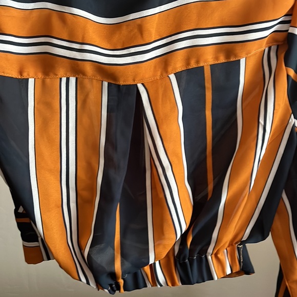 Timing Long Sleeve Button Down Crop Blouse - Picture 5 of 14